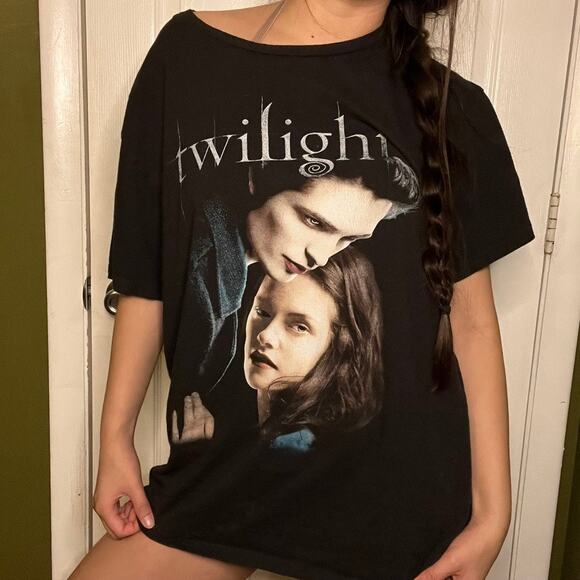 Twilight Saga Edward & Bella T-Shirt - Picture 1 of 4